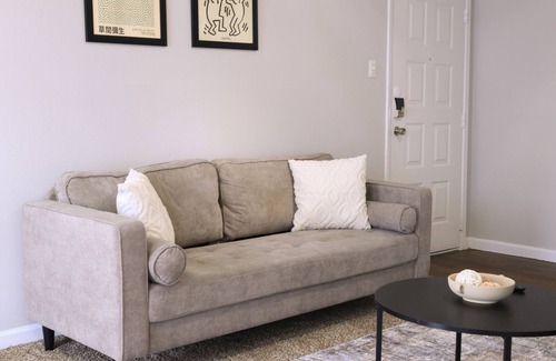 Austin Apartment | Sleek ATX Stay Near SoCo Charm