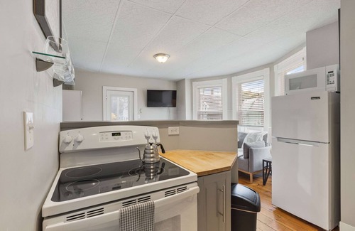 Manchester Apartment | Bright & Inviting 1st Floor Studio with Pet-Friendly Perks