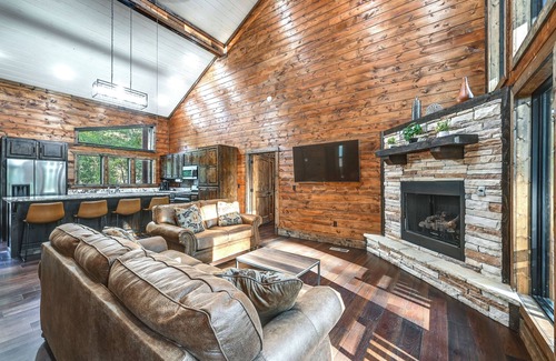 Pickens Cabin | Modern Cabin with Hot Tub, 10/10 Guest Rated, Near Lake