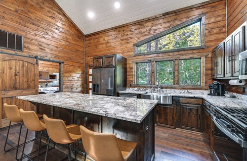 Pickens Cabin | Modern Cabin with Hot Tub, 10/10 Guest Rated, Near Lake
