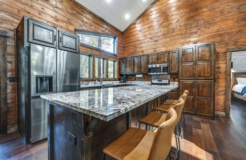 Pickens Cabin | Modern Cabin with Hot Tub, 10/10 Guest Rated, Near Lake