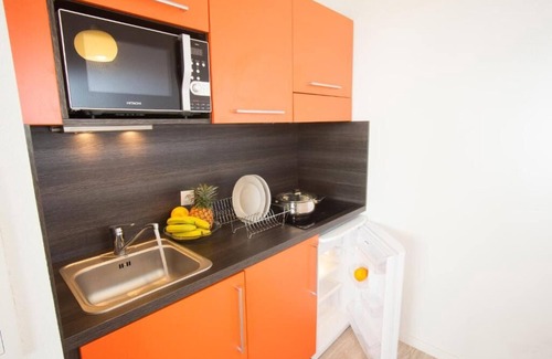 Chevilly-Larue Hotel | Modern City Flat with Kitchenette Near Orly Airport