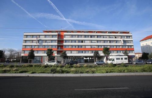 Chevilly-Larue Hotel | Modern City Flat with Kitchenette Near Orly Airport