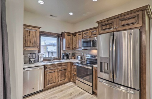 Columbia Falls Condo | Modern Columbia Falls Condo with Spa & Breakfast Included!