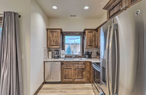 Columbia Falls Condo | Modern Columbia Falls Condo with Spa & Breakfast Included!
