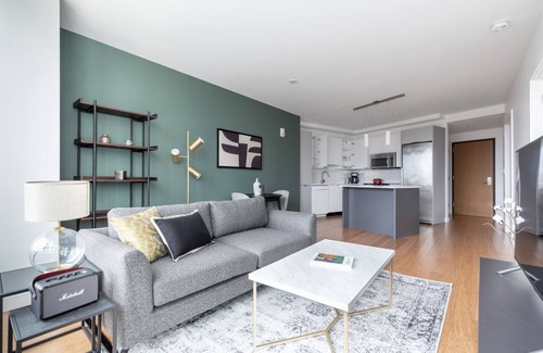 Chinatown Apartment | Modern Downtown 1BR with Gym, Doorman, and Kitchen