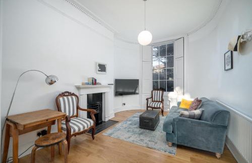 Angel Apartment | Stylish 4-Bed Flat with Courtyard in East London