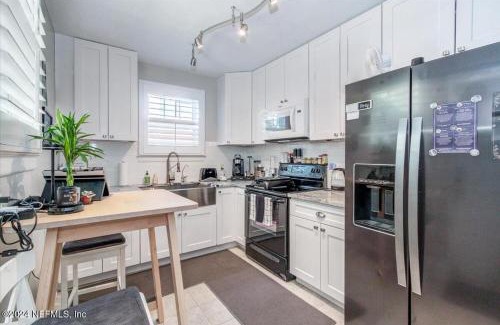 Fairfax Apartment | Sleek Jacksonville Gem Perfect for Two