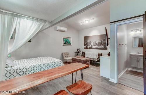 Fairfax Apartment | Sleek Jacksonville Gem Perfect for Two