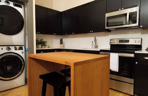 Roanoke Apartment | Ideal One-Bedroom Loft Steps from Downtown Roanoke