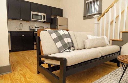 Roanoke Apartment | Ideal One-Bedroom Loft Steps from Downtown Roanoke