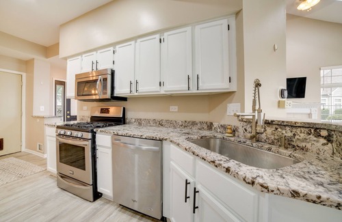 Forestview House | Modern Lombard Townhome with Inviting Pond View & Spa