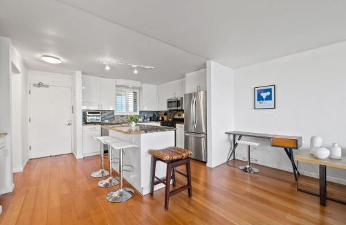 Diamond Head - Kapahulu - St. Louis Apartment | Sleek Oceanside Oasis 1-Bedroom CS condo