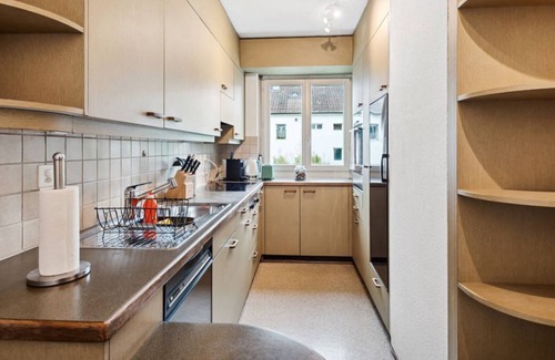 Horgen District Apartment | Elegant Rüschlikon Retreat with Family-Friendly Amenities