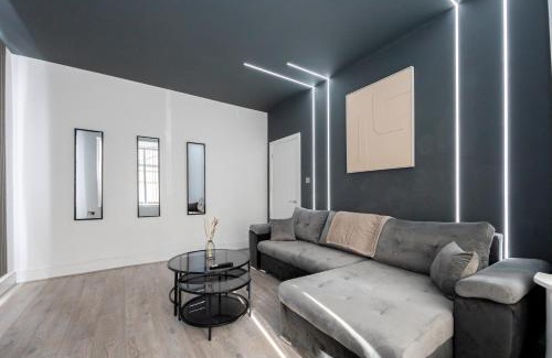 Bolton House | Modern Home with Games Room and Cinema Lounge for 8