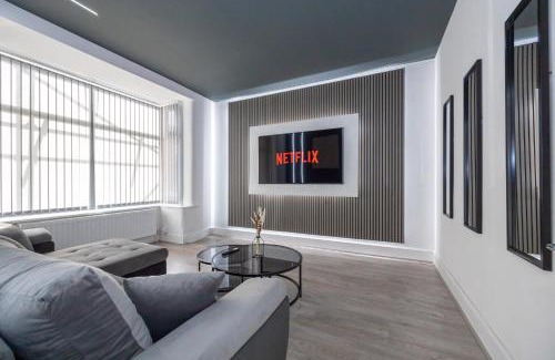 Bolton House | Modern Home with Games Room and Cinema Lounge for 8