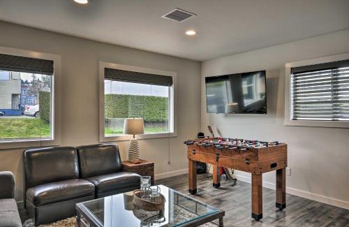 Astoria Apartment | Stylish Riverfront Condo in Downtown Astoria - Family-Friendly