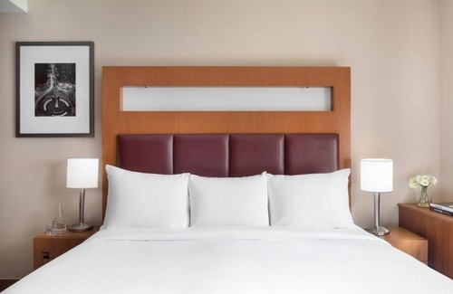 Central Park South Hotel | Sleek Room in Heart of Midtown NYC | Near Grand Central Station | Times Square