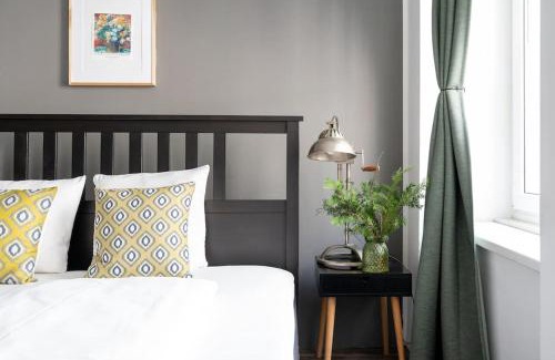 Weißgerber Apartment | Elegant HM Sleek Studio Near City Center - Family Friendly