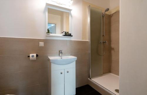 Weißgerber Apartment | Elegant HM Sleek Studio Near City Center - Family Friendly