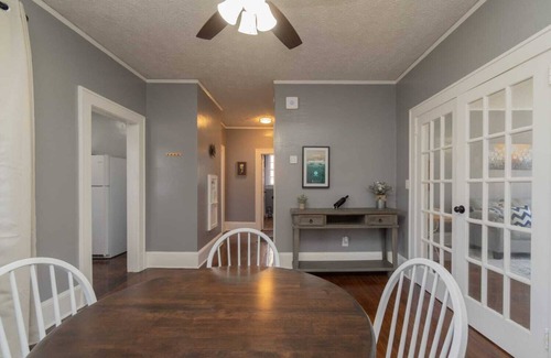 Montgomery Apartment | Stylish Apartment with 2 King Rooms Near Downtown