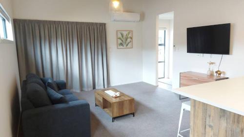 Saint Kilda Apartment | Modern Suite by the Sand: Perfect for Family Getaways