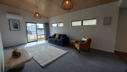 Saint Kilda House | Stylish Two-Bedroom Suite Steps from the Sand