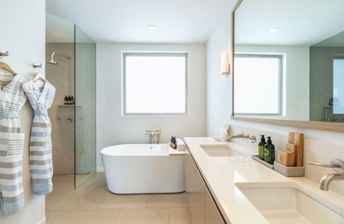 Providenciales Hotel | Sleek Oceanfront Suite Offering Boutique Vibes & Relaxed Luxury