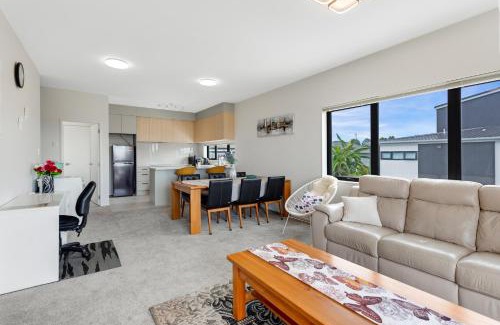 Massey Apartment | Trendy Vista Townhouse with Deck and Family-Friendly Perks