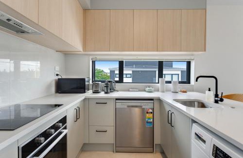 Massey Apartment | Trendy Vista Townhouse with Deck and Family-Friendly Perks