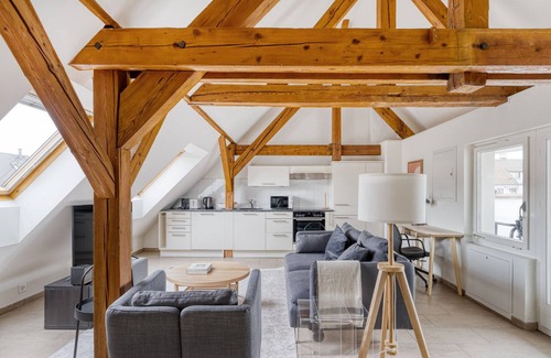 Sihlfeld Apartment | Modern Wiedikon 2.5 Room with Kitchen, Steps to Market