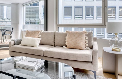 Alt-Wiedikon Apartment | Sleek Wiedikon 3.5 Room w/ Storage & W/D, 2 mins to Market, by Blueground