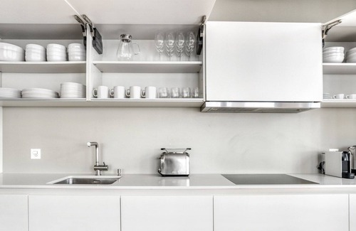 Alt-Wiedikon Apartment | Sleek Wiedikon 3.5 Room w/ Storage & W/D, 2 mins to Market, by Blueground