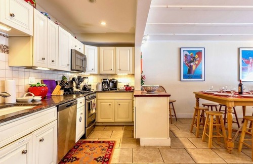 Manchester House | Experience Ski VT with Pets Welcome & Private Indoor Pool