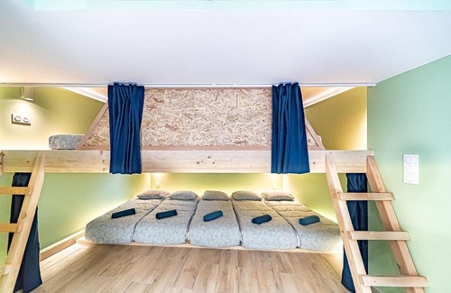 Oullins Apartment | Cozy Stay for 9 in Family-Friendly Oullins