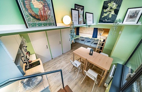 Oullins Apartment | Cozy Stay for 9 in Family-Friendly Oullins