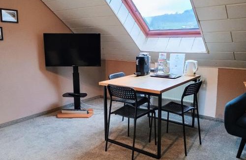Neustadt a. Main Apartment | Cozy Retreat at SLEEP&CHILL - Pet-Friendly by Main-Radweg