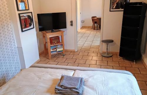 Neustadt a. Main Apartment | Cozy Retreat at SLEEP&CHILL - Pet-Friendly by Main-Radweg