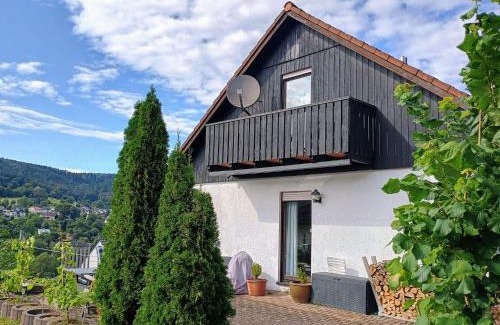 Neustadt a. Main Apartment | Cozy Retreat at SLEEP&CHILL - Pet-Friendly by Main-Radweg