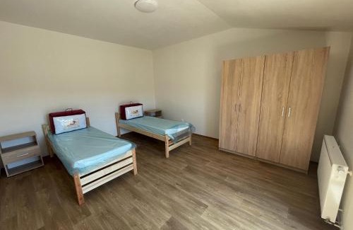 Mala Chuchle Hostel | Sleep & Go Praha 5