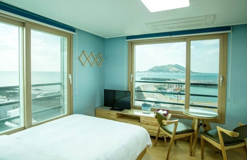 Hallim House | Relax by the Waves: Sleep in the Sea, Kid-Friendly Stay
