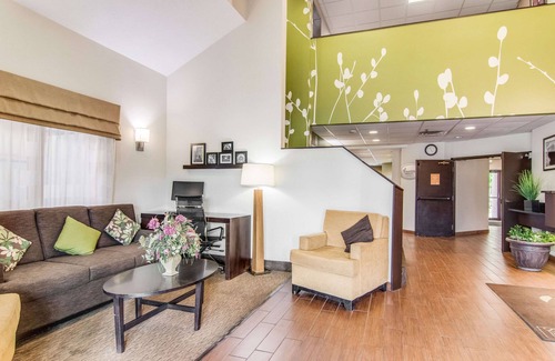 Austintown Hotel | Comfortable Stay at Sleep Inn Austintown with Pool & Dining