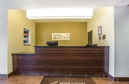 Emerson Hotel | Pet-Friendly Retreat at Sleep Inn Cartersville - Rated 9/10