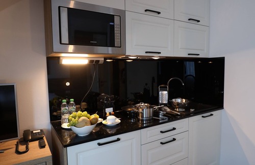 Stadtmitte Bed & Breakfast | Discover Sleep Inn Düsseldorf: Rated 9/10 with Spa & Dining