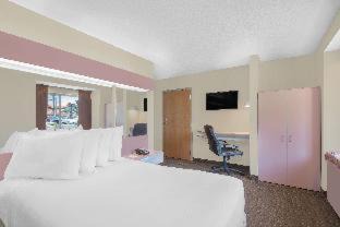 Erie Hotel | Relax at Sleep Inn: Pet-Friendly Comfort with Breakfast