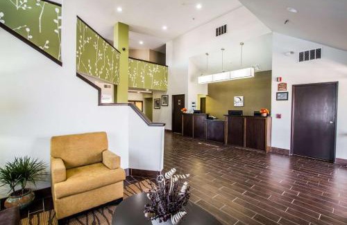 Gallup Hotel | Cozy Sleep Inn Gallup: Pet-Friendly with Ocean Views
