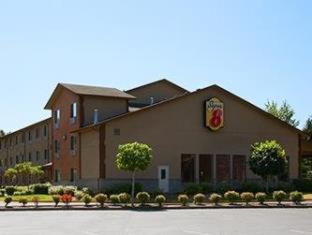 Kelso Hotel | Pet-Friendly Stay at Sleep Inn Kelso Longview with Pool