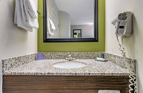 Lansing Hotel | Comfortable Stay at Sleep Inn near I-80 and I-94