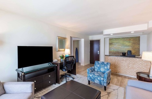 Orange Beach Hotel | Relaxing Stay at Sleep Inn On The Beach with Pool & Spa