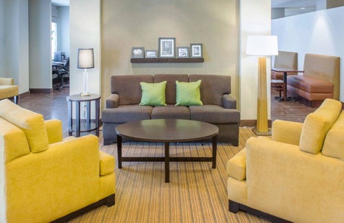 De Funiak Springs Hotel | Discover Sleep Inn & Suites Defuniak Springs - Top Reviewed Stay